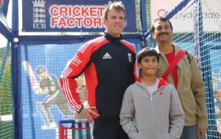 Englnad Star Visits Cricket Factory